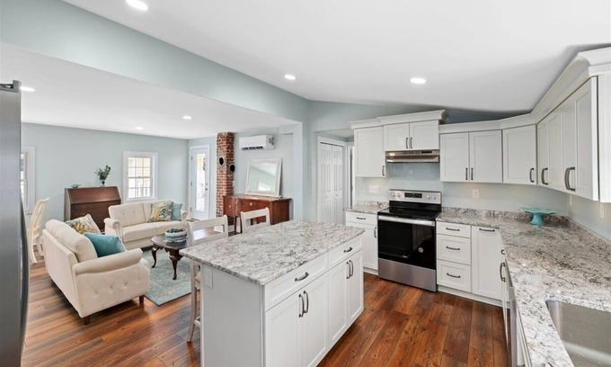 Milton House | Cozy 3-bedroom house in Historic Milton - Walk to Milton Theatre and Restaurants