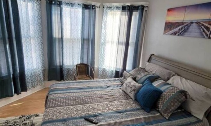 West Haven House | Cozy 3 bedroom minutes from Yale and the beach