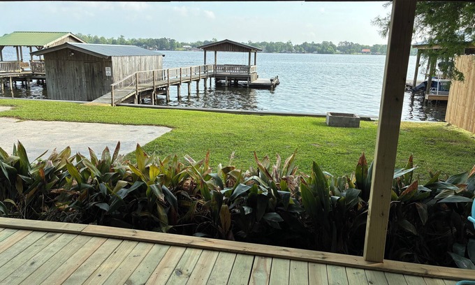 Lakeland House | Cozy 3-bedroom mobile home with WiFi, AC in peaceful Oscar