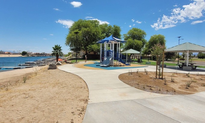Colorado Shores House | Cozy 3-bedroom river house in Historic City of Needles, 50 steps to Beach/River
