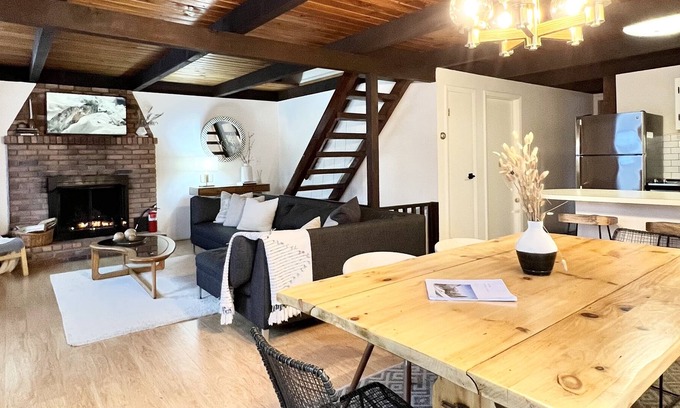 Hensonville Ski Chalet | Cozy 3 bedrooms Chalet, 5 min to Windham skiing with New Hot Tub