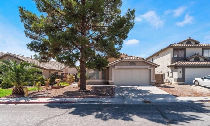 North Las Vegas House | Cozy 3 bedrooms, Sleeps 8 people.4605 Possum Berry Ln. North Las Vegas NVD.89081