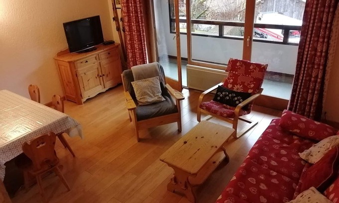 Saint-Jean-dʼAulps Apartment | Cozy 3-room duplex, near slopes with pool and parking