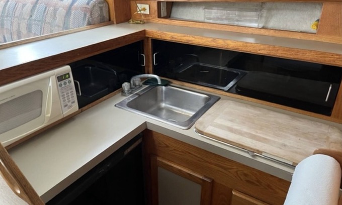 East Providence Boat Rental | Cozy 34’ House Boat in Providence/East Providence Bay