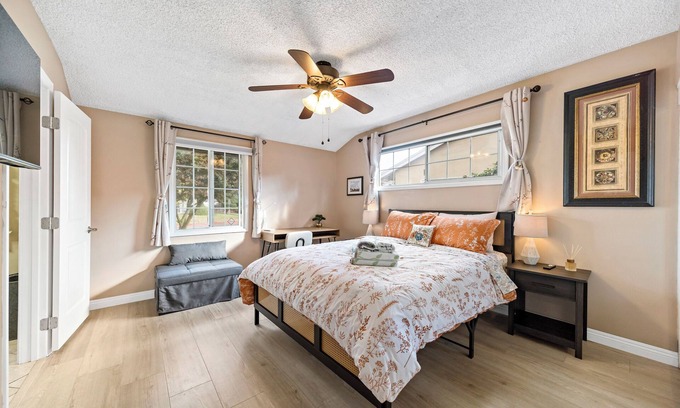 Mayflower Village House | Cozy 3b2b Single house with AC in Monrovia w/backyard patio