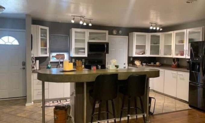 Reno House | Cozy 3bd. 2bth home, Panoramic views, near UNR, DT, FRWY & RENO AIRPORT.