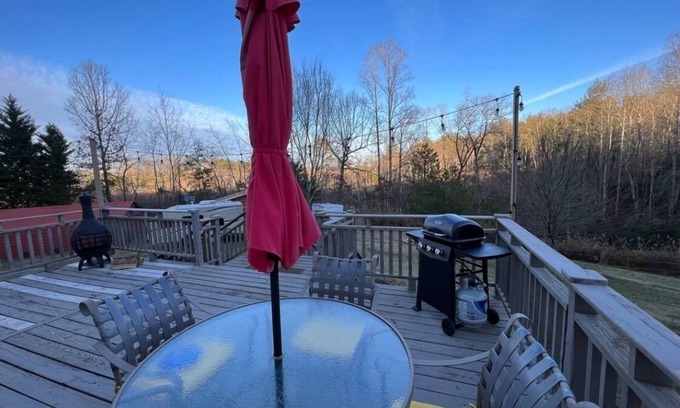 Connellys Springs House | Cozy 3br 2 ba WD WiFi Fire Pit