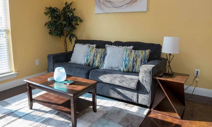 Kreole Apartment | Cozy 3BR/2B Full Kitchen-Self Check-In W/D