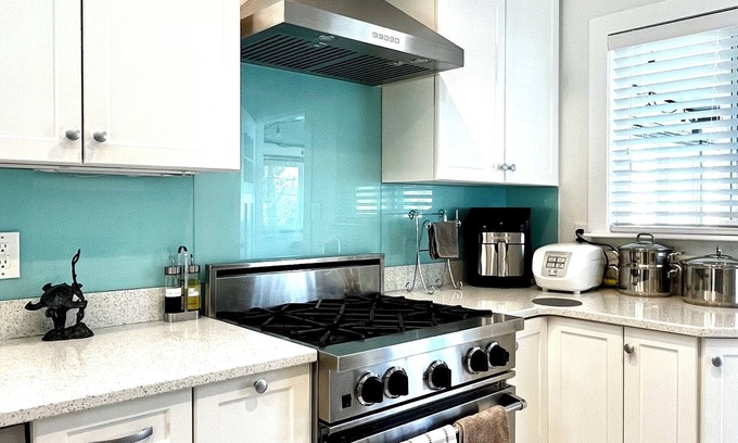 Knight House | Cozy 3BR Holiday Retreat 1 Free Parking AC King BD