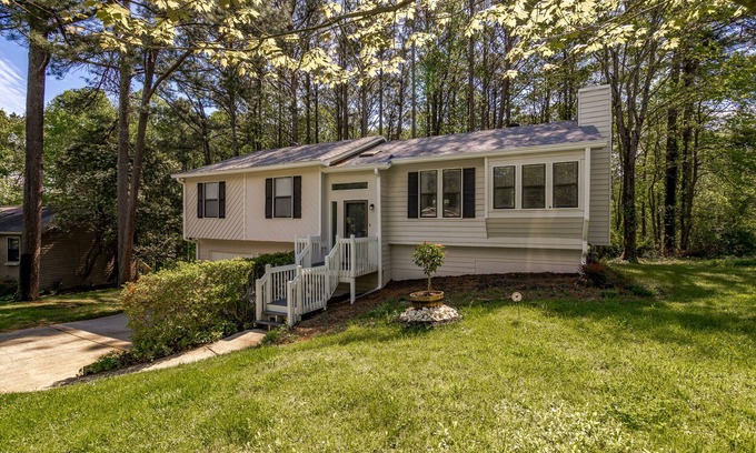 Kennesaw House | Cozy 3BR Pet-Friendly Home w/Cinema by DT Kennesaw