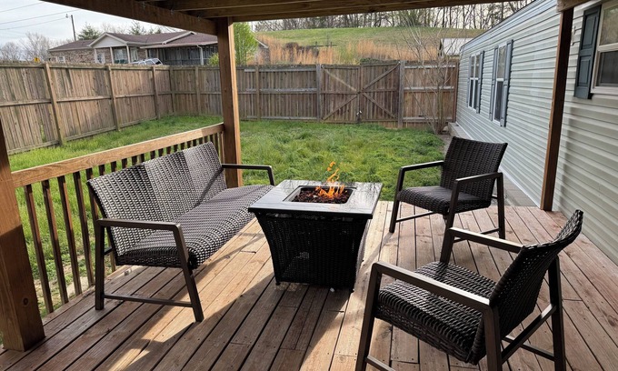 Nancy House | Cozy, 4 bdrm home VERY near Lake Cumberland! Pet friendly. EXTRA lot for parking