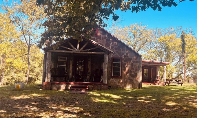 Harriet Cabin | Cozy 4-bedroom cabin with AC, WiFi in peaceful Harriet