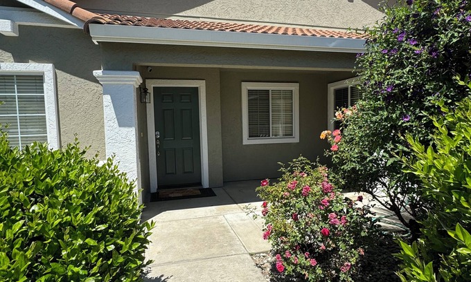Turlock House | Cozy 4 bedroom family getaway home. Pet friendly home.