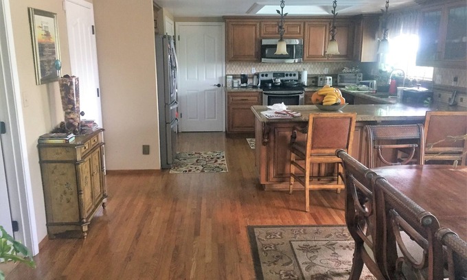 Antioch House | Cozy 4-bedroom house in peaceful Antioch with WiFi, AC