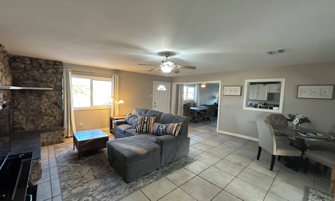 Needles House | Cozy 4-bedroom house with AC and large patio in enchanting Needles