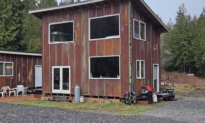 Darrington Cabin | Cozy 40 Acre Homestead Cabin w/360 Views + Soaker Tub!