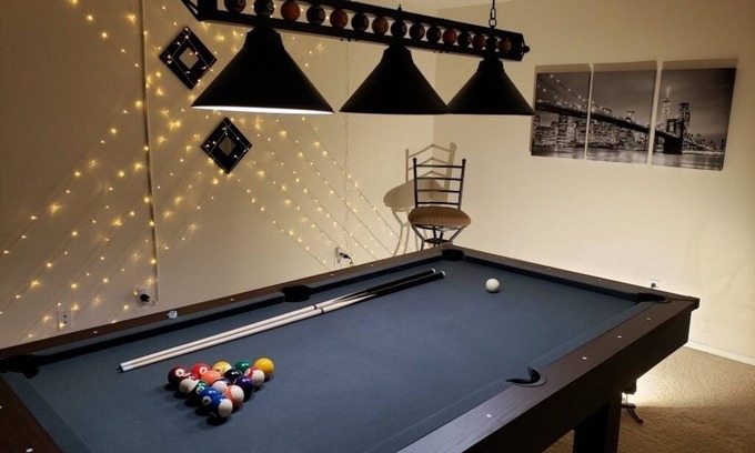 Five Oaks House | Cozy 4B House with Pool Table, Near Nike/Intel, 10miles to downtown Portland