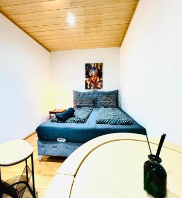 Grinzing Apartment | Cozy 4BR Apt for up to 12P 10-Min to FAC Platz