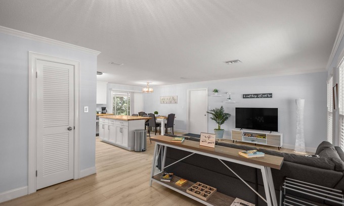 Ocala House | Cozy 4BR King Suite Home by WEC & Downtown!