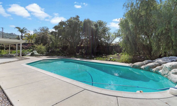 Nuevo House | Cozy 4BR Mountain View Retreat｜Private Pool, Spacious Yard & Pet-Friendly#41703