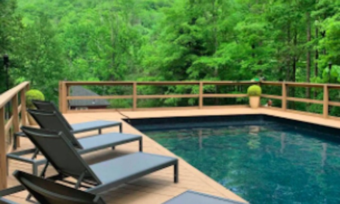 Shandaken Cabin | Cozy 4br Retreat, Fire-pit, Hot-Tub, Hiking- Seasonal Heated/Saltwater Pool
