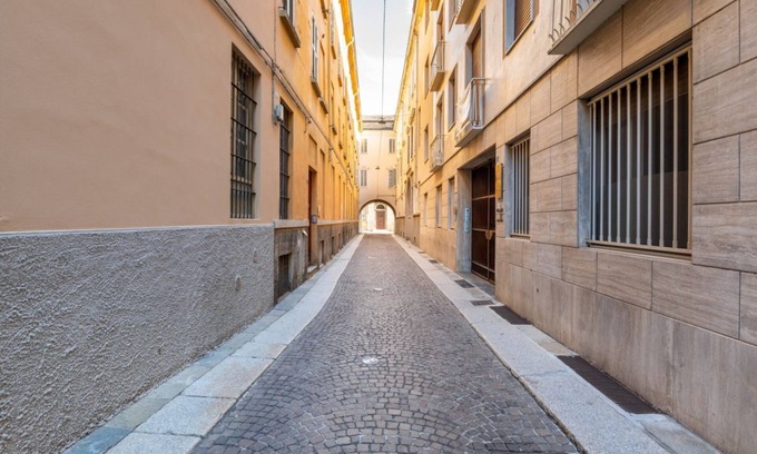 Parma City Centre Apartment | Cozy 68 sqm apartment, located on the ground floor that can accommodate four people.It is located 50 meters from the Duomo, the symbol of the city.Parma is a city on a human scale, perfect for those who love to take beautiful walks through the alleys.Nea