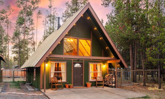Oregon Water Wonderland Cabin | Cozy A frame cabin near the Deschutes River.