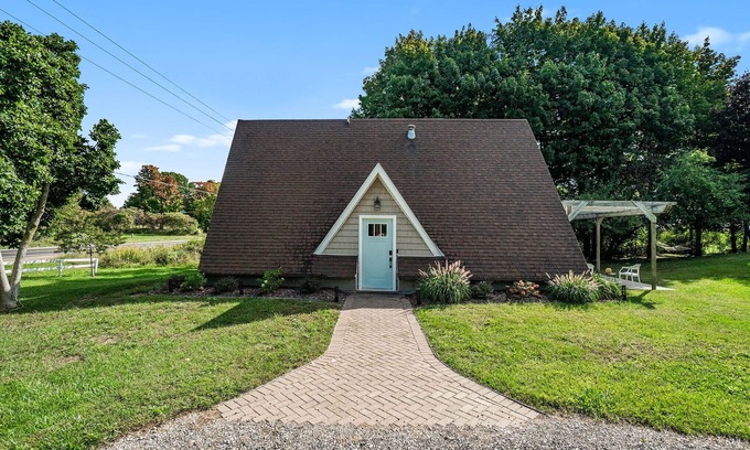 Fennville House | Cozy A-Frame: Hot Tub! Minutes to town & wineries