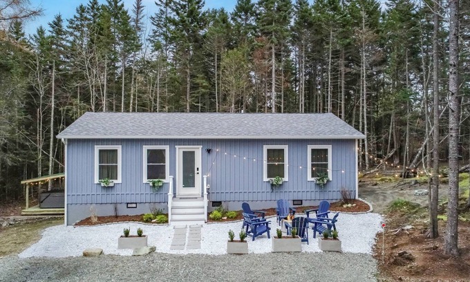West Tremont House | Cozy Acadia Hideaway with Hot Tub