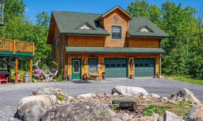 Jay Cabin | Cozy Adirondack Ski Cabin