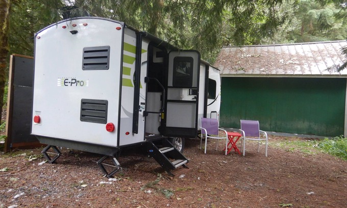 Lime Kiln House | Cozy, Affordable guest accommodations in Verlot, WA - Granite Falls Area Pets OK