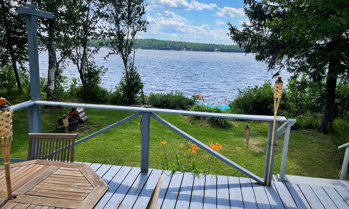 Portage Lake Cottage | Cozy All Season Lakeside Cottage
