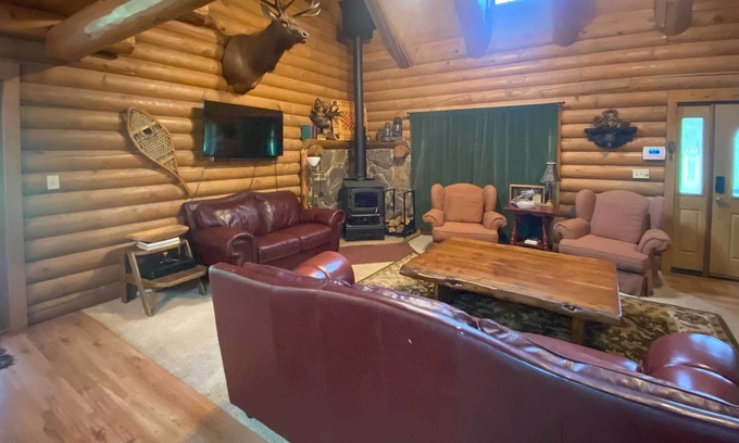 Alto Cabin | Cozy Alto Cabin on 2 Acres: Near Fishing & Skiing!