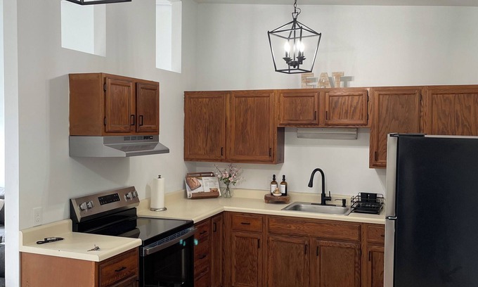 Albany Apartment | Cozy and beautiful 1-bedroom apartment in charming Albany with WiFi, AC.