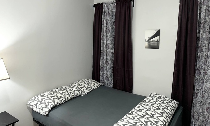 Ocean Hill House | Cozy and Central Room in Brooklyn