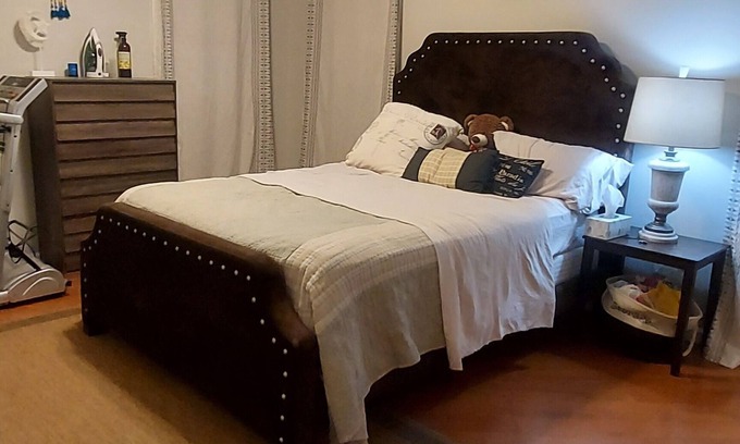 Southwest Raleigh House | Cozy and Clean townhome with WiFi and AC in charming Raleigh.nPrime location !