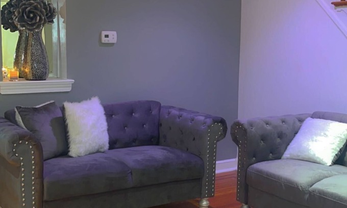 Ogontz Campus House | Cozy and Comfortable in the Northeast. Nurses and Teachers are welcome.