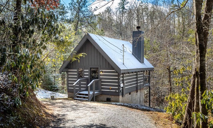 Pittman Center Cabin | Cozy and Comfortable. Hot tub on your Private Deck.