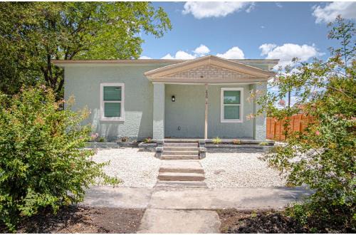 Nevada Street Apartment | Cozy and Lovely 2BR 2BA Apt#A Near Lively Downtown