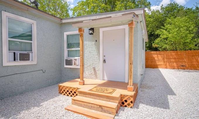 Nevada Street Apartment | Cozy and Lovely 2BR 1BA Near Lively Downtown