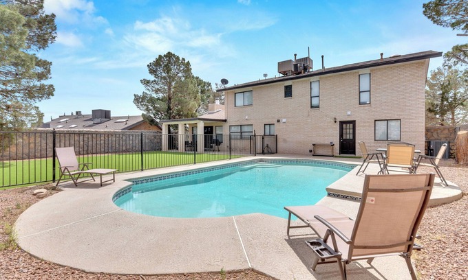 El Paso House | Cozy and Luxe Retreat: Pool and Stunning Views! Family-Friendly