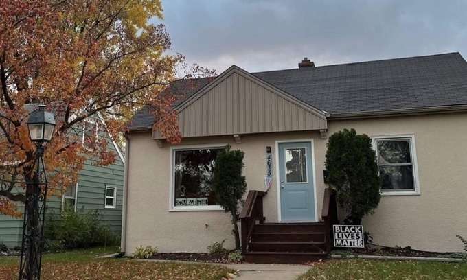 Victory Apartment | Cozy and Modern, 1 BD hideaway close to Downtown Minni!