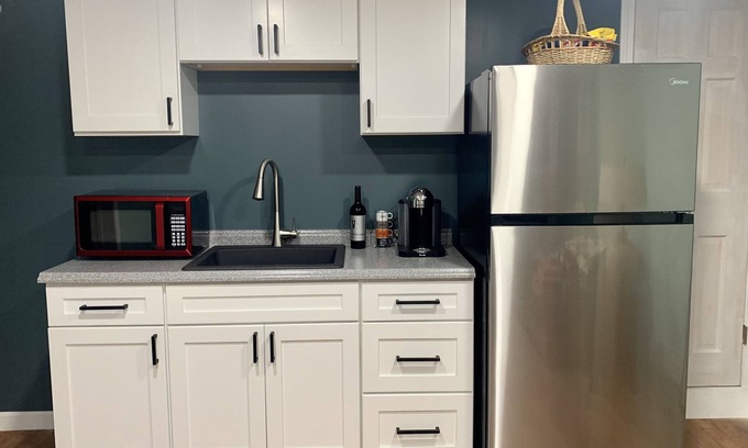 Deerfield Apartment | Cozy and modern guest suite for 2-4 guests.