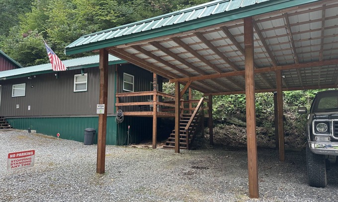 Whittier Apartment | Cozy and Private, 10 min to Cherokee, 60 min Tail of the Dragon Covered Parking