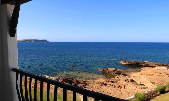 Fornells House | Cozy and quiet apartment in front of the sea with pool