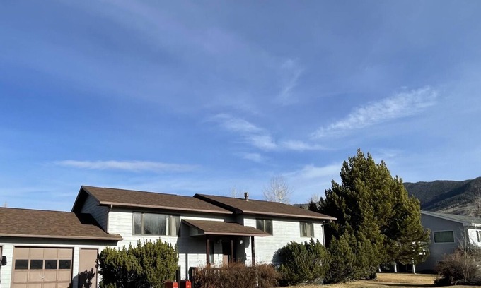 Butte House | Cozy and Quaint 2 Bedroom close to the Lady of the Rockies