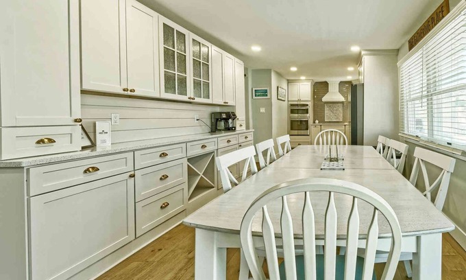 Sea Isle City Condo | Cozy and Roomy Beachside Bungalow in Sea Isle