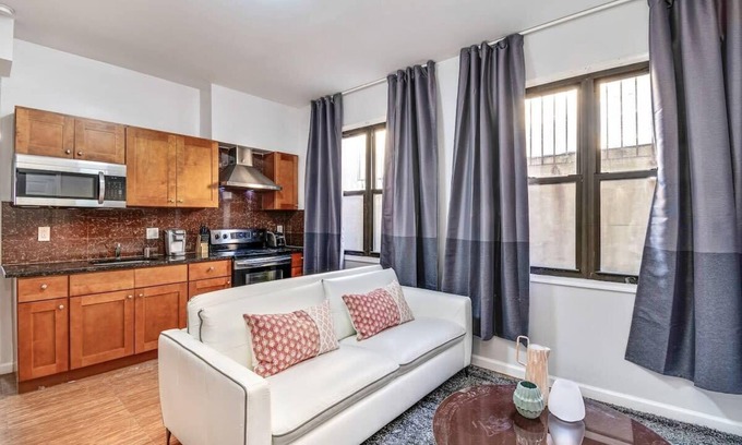 Chinatown Apartment | Cozy and stylish 2BD Apt with great location!