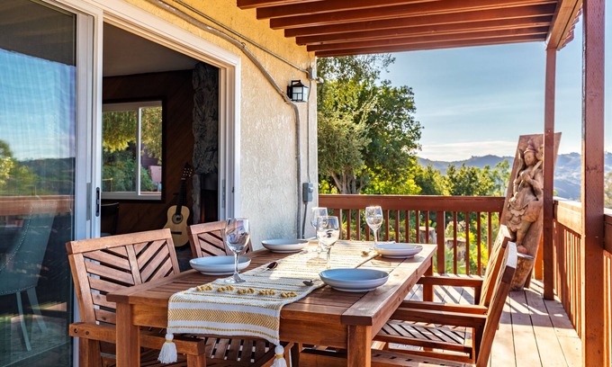 Sylvia Park House | Cozy and Tranquil 2 bdrm/2ba Home in the Hills of Topanga