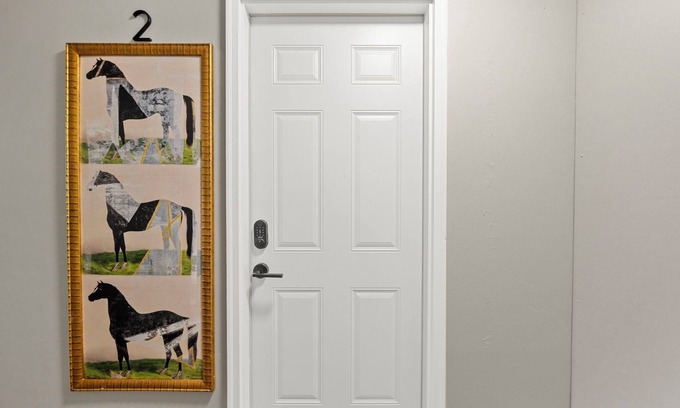 Cave City Apartment | Cozy and vibrant two-bdrm inspired by timeless tradition of the Kentucky Derby